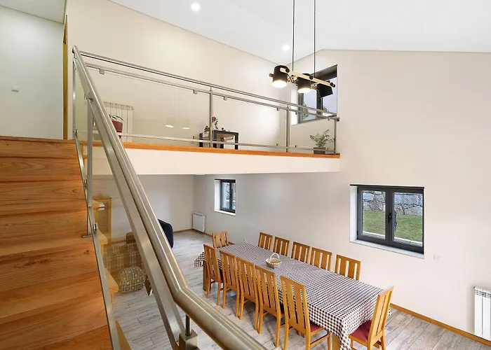 Casa Miradouro Fafiao بيت للعطل *